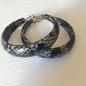 Snake patterned earrings