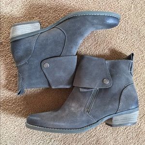 NEW Nine West Grey Boots