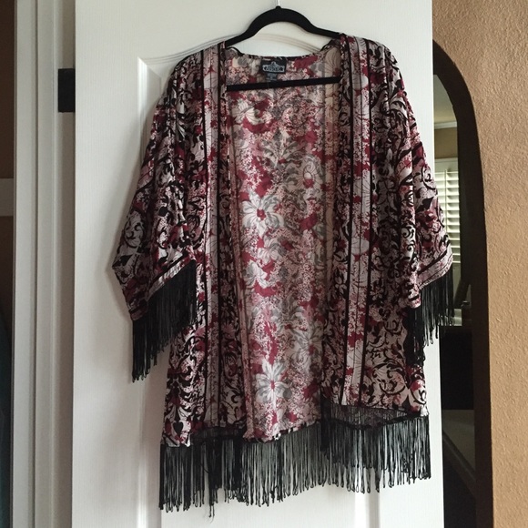 Kimono - Picture 1 of 3