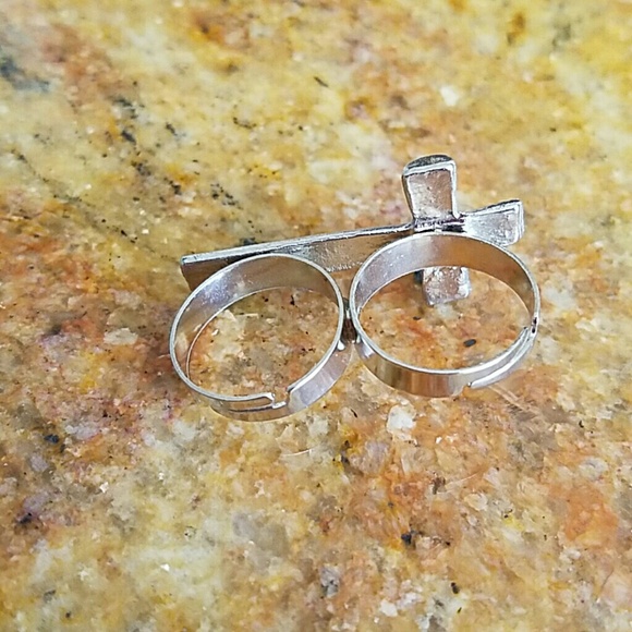 ●GIFTED ●TWO finger cross ring - Picture 3 of 3
