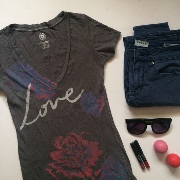 American Eagle "Love" Graphic Tee