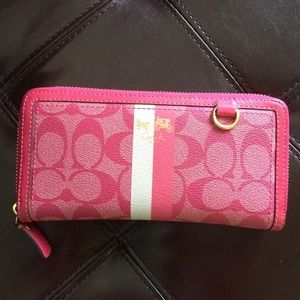 Closet clearance sale 🎉 Authentic coach wallet