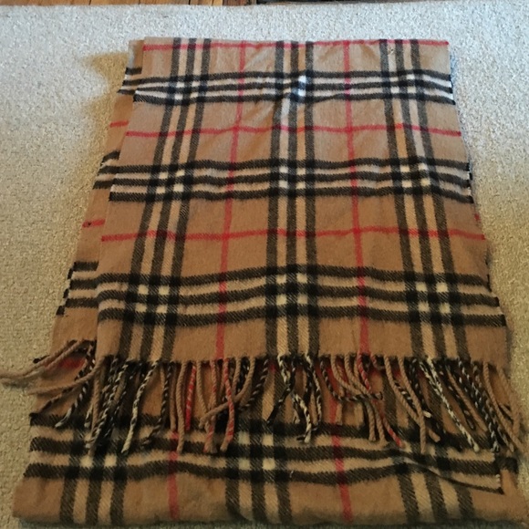 Cashmere classic Burberry scarf
