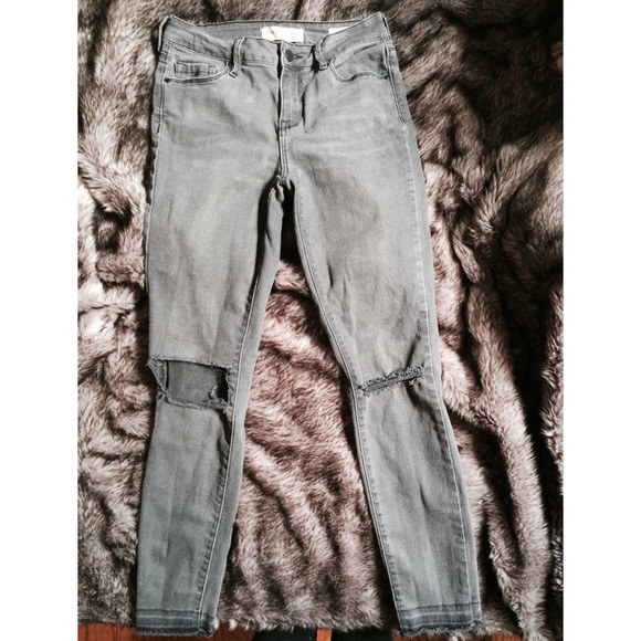 Gray Distressed ripped skinny jeans bull co.