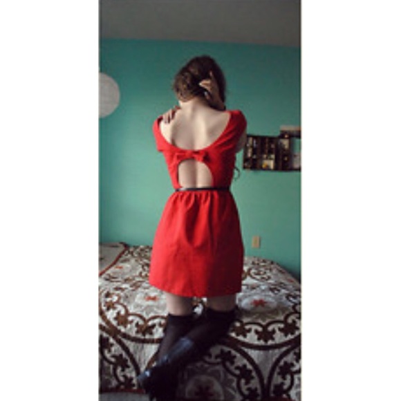 Red back-bow dress - Picture 3 of 3