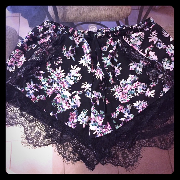 Floral drawstring shorts