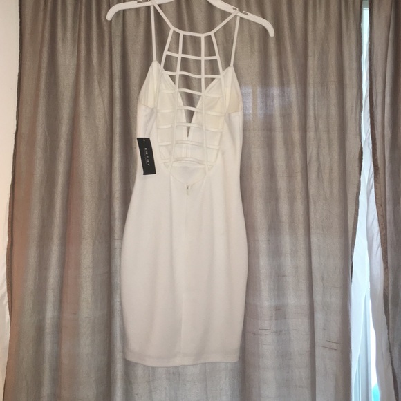 White dress windsor - Picture 3 of 4