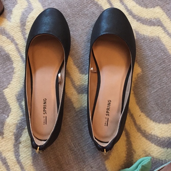 Black ballet flats