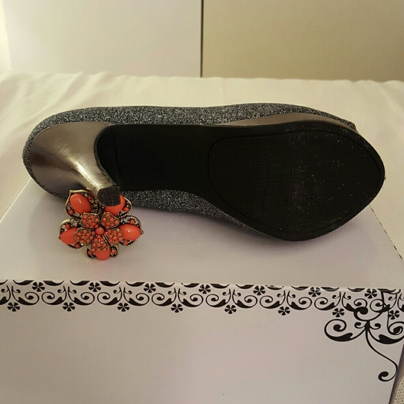 Shoes - Picture 3 of 3
