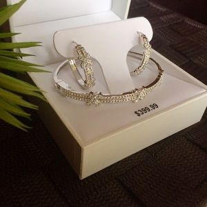 B a n g l e  &  E a r r i n g  S e t