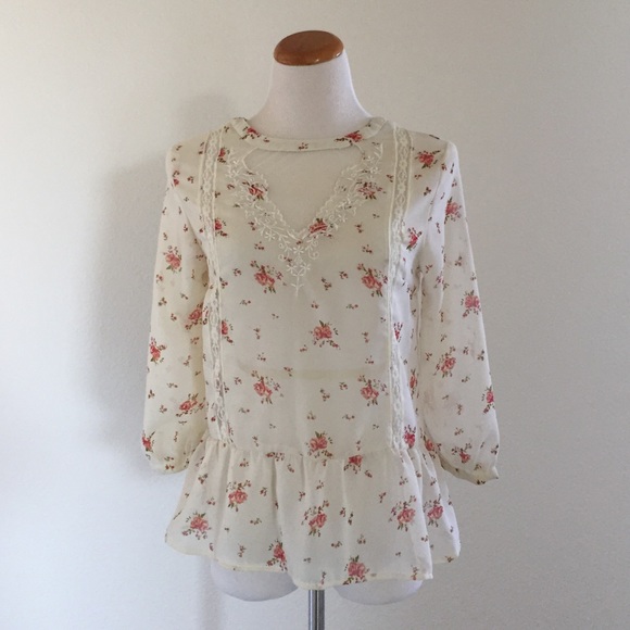 ❌SOLD❌ • Romantic Floral Bohemian Girly Blouse • - Picture 3 of 4