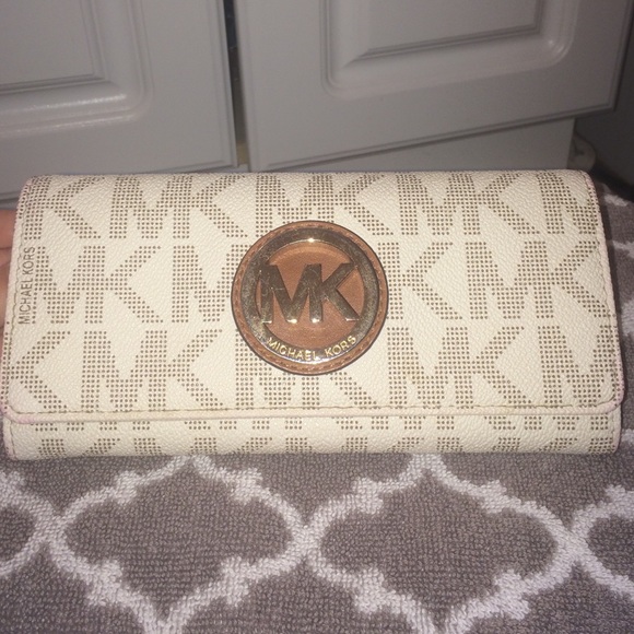 Michael Kors Vanilla Fulton Wallet *NO TRADES*