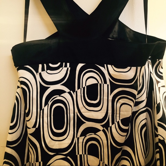 Black and white satin dressy tank top - Picture 3 of 4