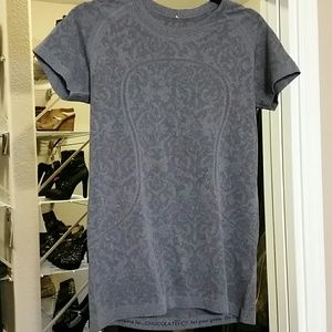 Lululemon grey top