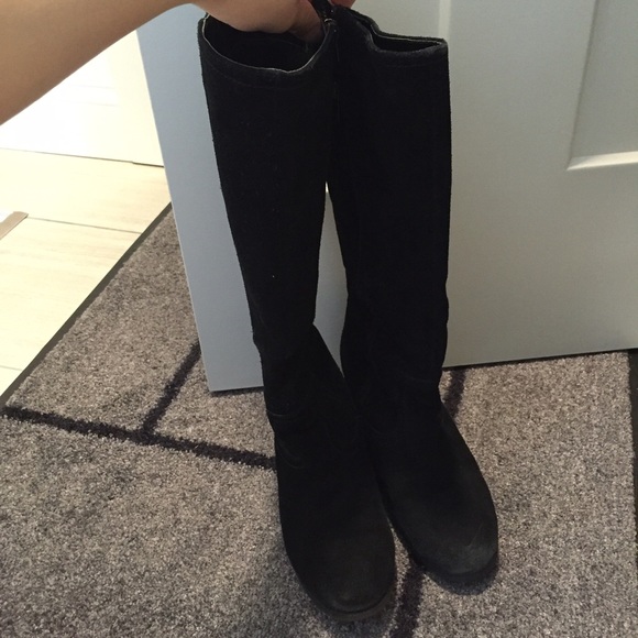 Suede black boots