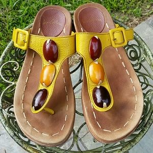 Sam Edelman Sandal in mustard w/ wood stones
