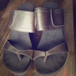 BRAND NEW - OTBT "Brookfield" gold wedges