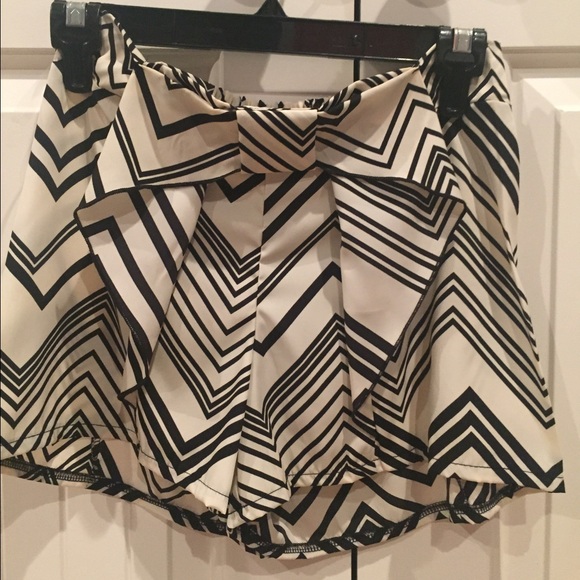 Black and Ivory chevron Shorts with bow