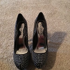 Perfect black studded pumps