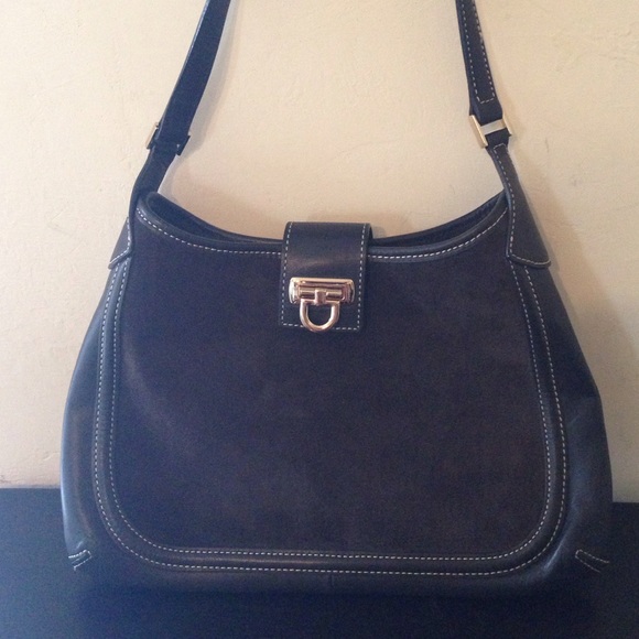 Ann Taylor Handbags - EUC Ann Taylor Loft Genuine Leather Purse