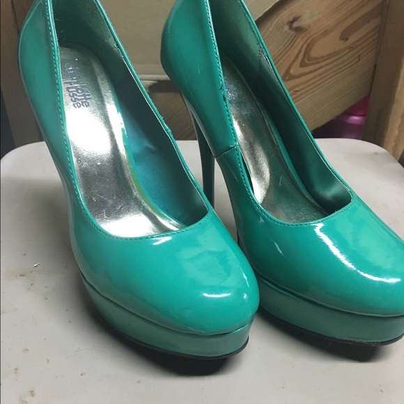 Green ladies shoes