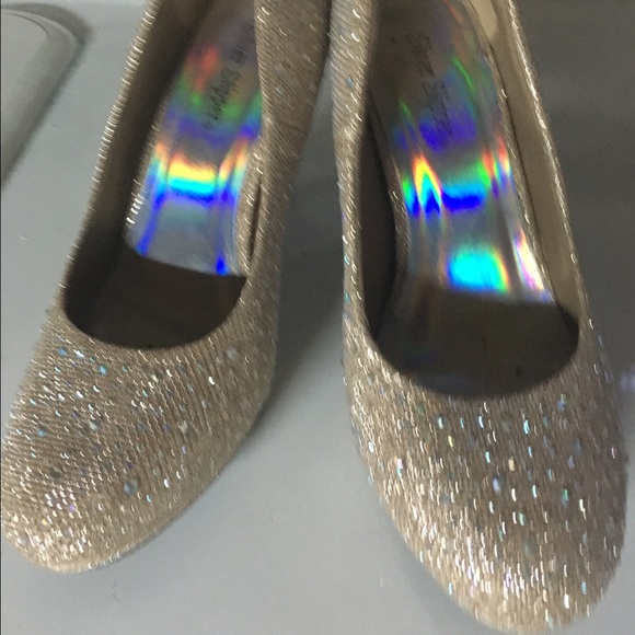Ladies pink slippers
