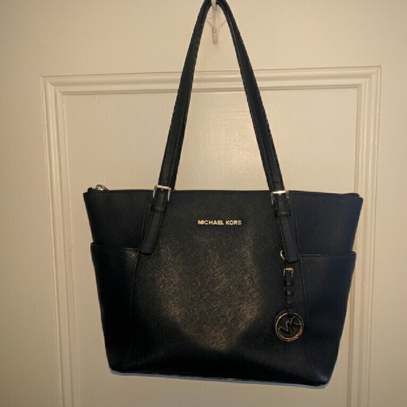 Micheal Kors Jet Set Saffiano purse -authentic!