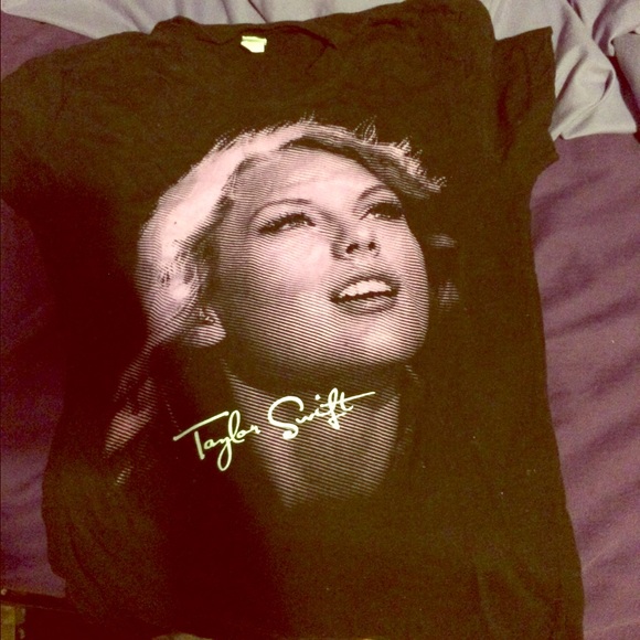 Taylor swift t shirt