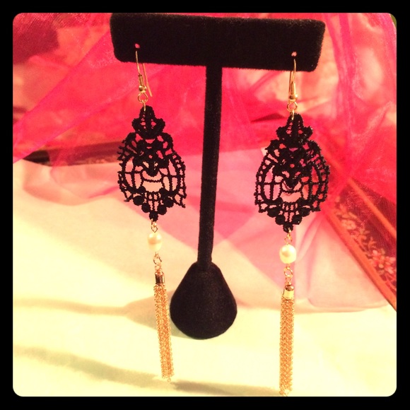 Earrings - Picture 1 of 3