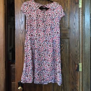 Adorable floral dress...with pockets!