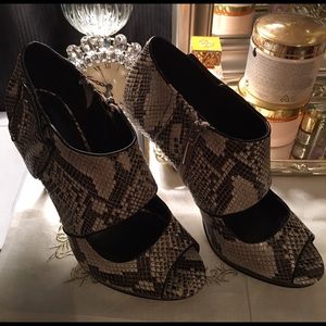 🎉‼Price drop 🎉‼️Calvin  Klein stilettos