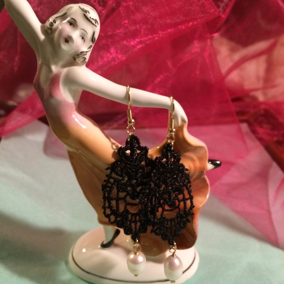 Earrings - Picture 1 of 3