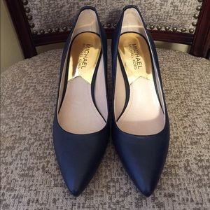 Michael Kors size 6 navy leather 2-inch heel