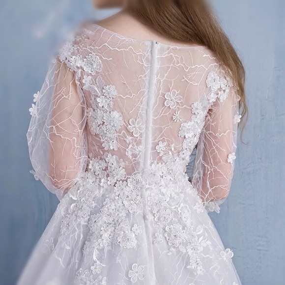 Romantic long sleeves wedding dress - Picture 2 of 4