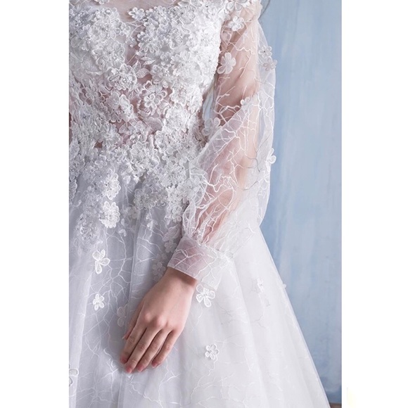 Romantic long sleeves wedding dress - Picture 3 of 4