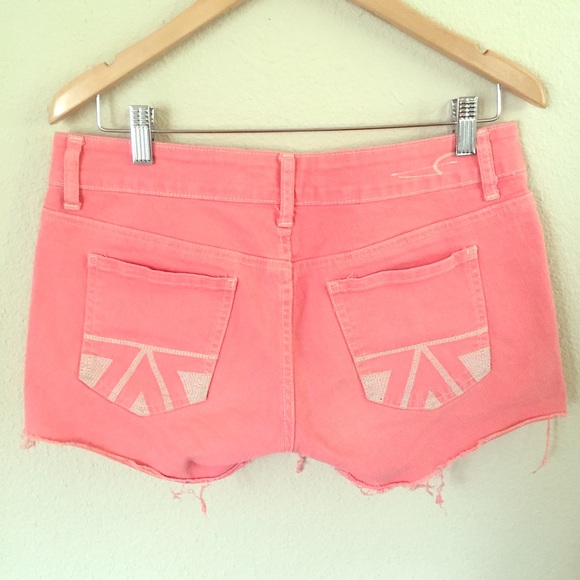🎉🎉HP!! American Eagle Cutoffs w/Aztec Detail🎉🎉