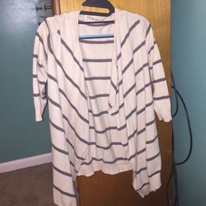Quarter sleeve cardigan