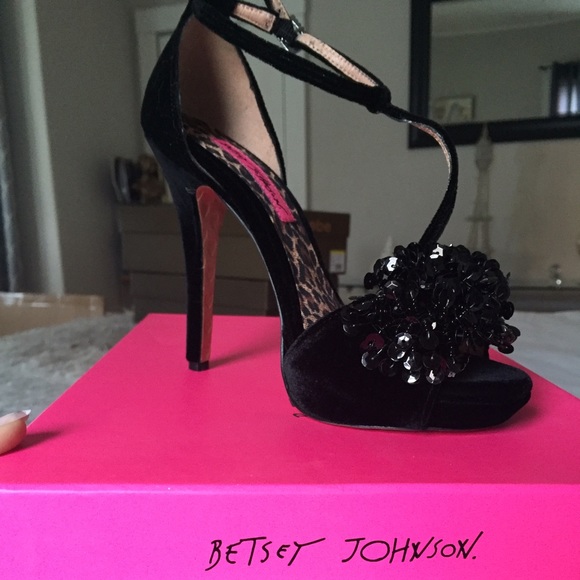 Betsy Johnson dress shoe size 6