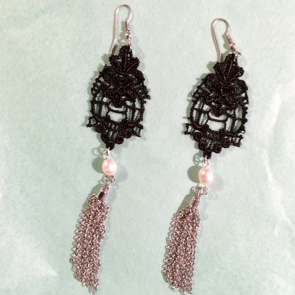 Earrings white gold tone, black lace and pearl. - Picture 1 of 4