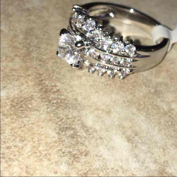 SIZES 8 CZ ENGAGEMENT RING - Picture 2 of 3