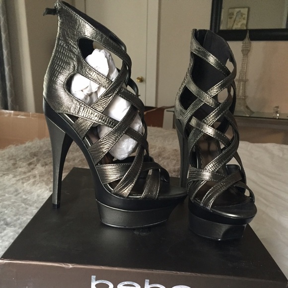 New...Metallic heel!!! Size 6