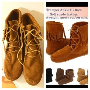 Minnetonka Tramper Ankle Boots