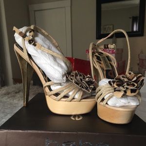 New... Summer heel. Size 6