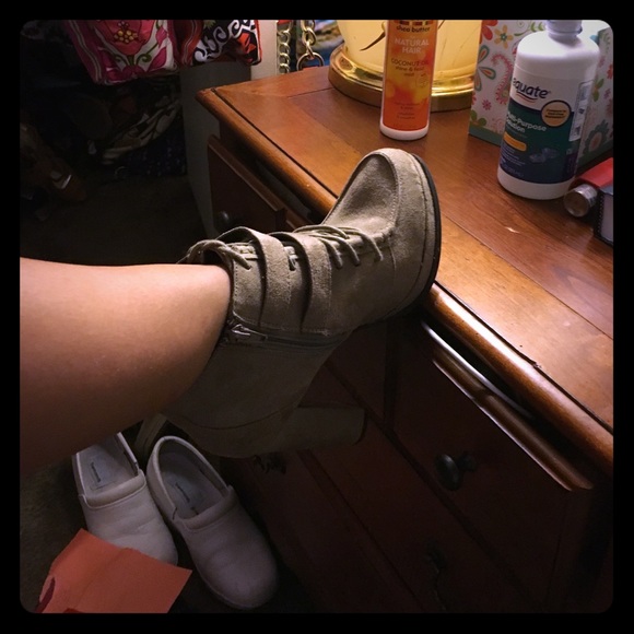 Tan/Gray Target Mossimo heel booties. - Picture 1 of 3