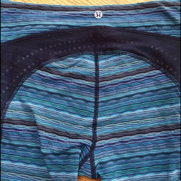 Lululemon Cropped Stripped Leggings Size 6 - Picture 1 of 4