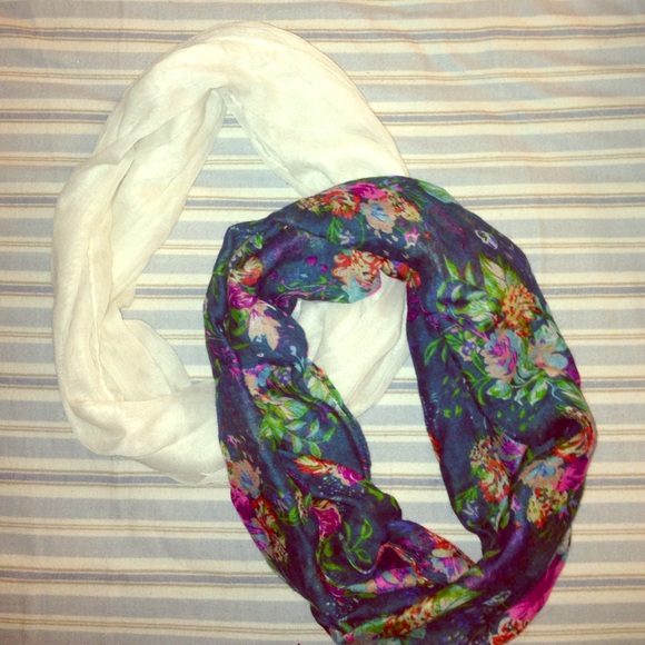 2 Infinity Scarves