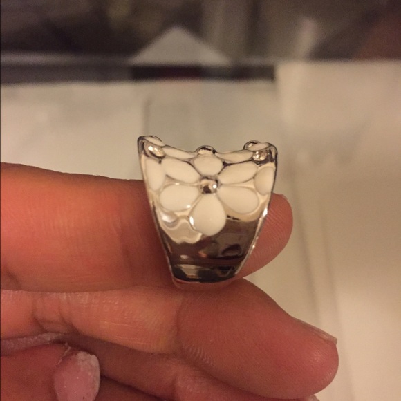 White gold plated ring with crystal - Picture 2 of 4