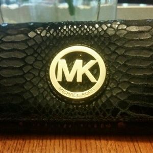 Michael Kors Wallet, very nice, elegant!
