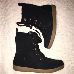 Super cute black American Eagle boots!!