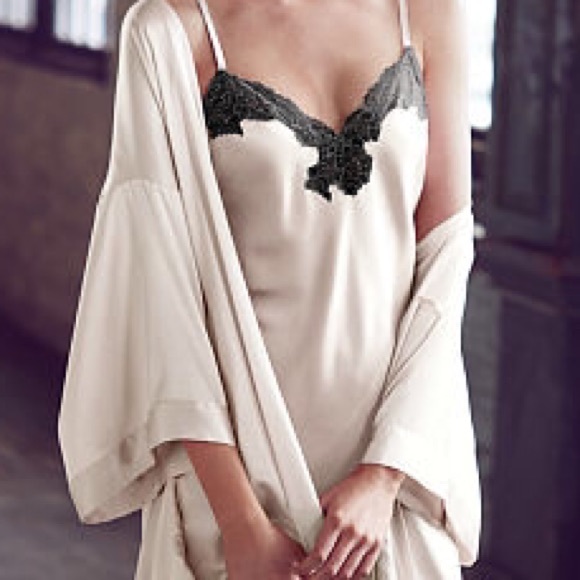 🌟NEW! Victoria's Secret Very Sexy Lace Kimono